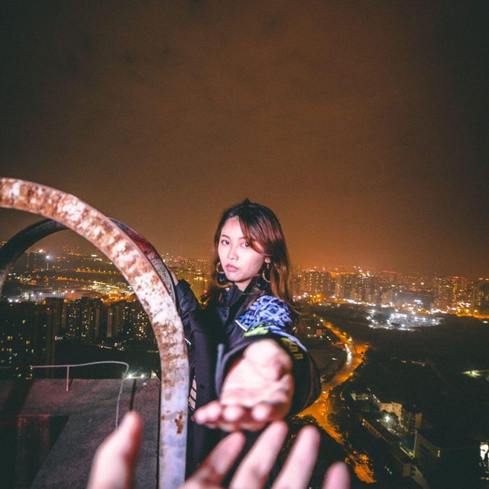 [建筑风光RAW原图]成都夜景赛博朋克城市INS风人像摄影20张RAW 原图分享！